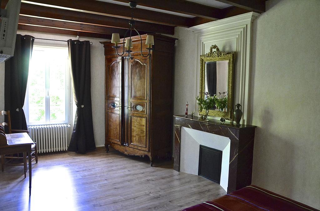 Le Vieux Noyer Acomodação com café da manhã Saint-Maurice-de-Tavernole Quarto foto